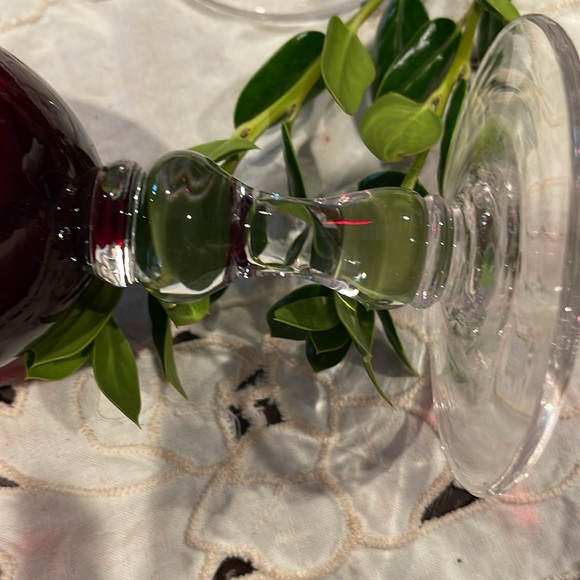 Red vintage goblets with a clear bubble base - Picture 8 of 9